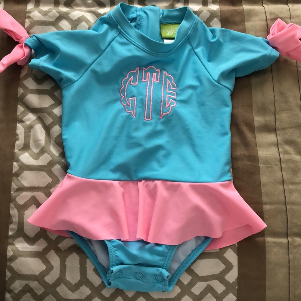 cTe monogrammed suit